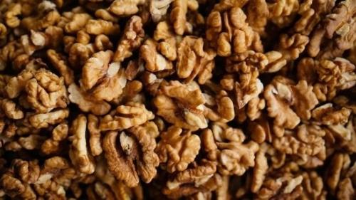 مصرف مقدار کمی گردو در هفته به کاهش خطر مرگ و میر کمک می نماید