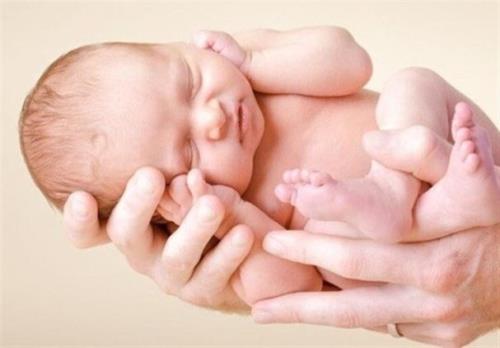 افزودن آبمیوه به رژیم غذایی نوزاد سبب چاقی می شود
