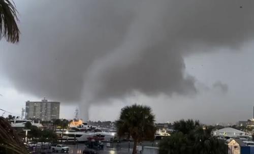 گردباد شدید در فلوریدای آمریکا به علاوه فیلم